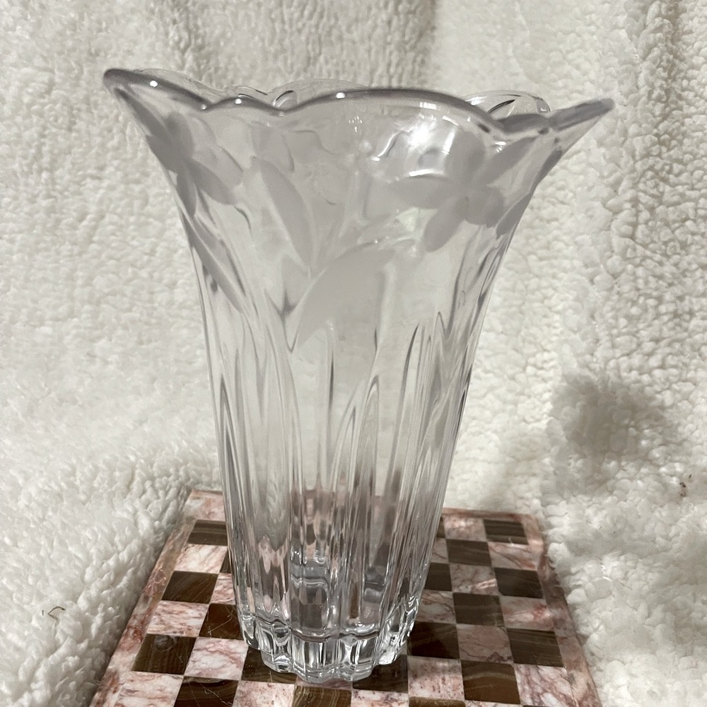 Mikasa Studio Nova Crystal Vase with Frosted Flowers